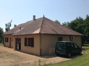 R&E hospice Votre Couvreur zingueur réparation toiture à Louhans