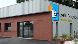 Embell’ Façade à Péaule