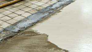 Dans le domaine de la construction et de la rénovation, la qualité du support avant toute intervention est un élément déterminant pour le succès et la durabilité d’un revêtement. Que ce soit pour la pose d’un béton ciré, un ragréage […]